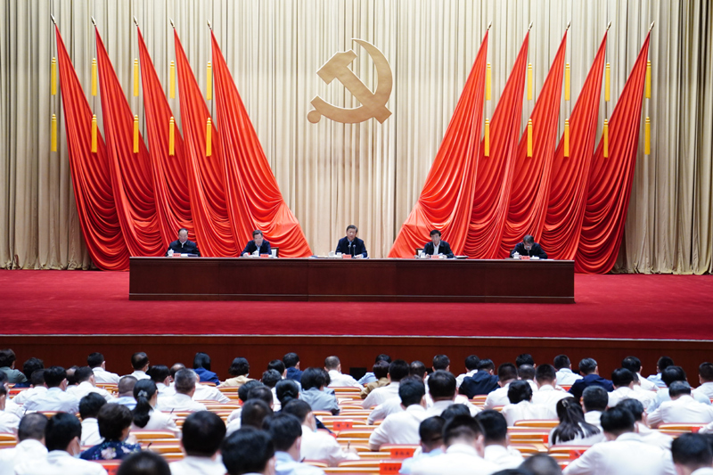 　　9月1日，2021年秋季學(xué)期中央黨校（國(guó)家行政學(xué)院）中青年干部培訓(xùn)班在中央黨校開(kāi)班。中共中央總書(shū)記、國(guó)家主席、中央軍委主席習(xí)近平在開(kāi)班式上發(fā)表重要講話。新華社記者 翟健嵐 攝