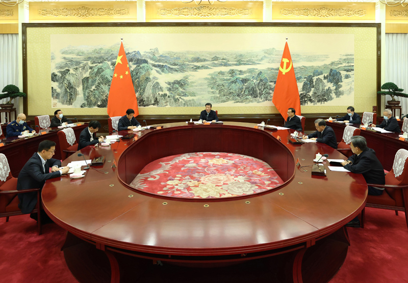 12月24日至25日，中共中央政治局召開民主生活會，中共中央總書記習(xí)近平主持會議并發(fā)表重要講話。新華社記者 鞠鵬 攝